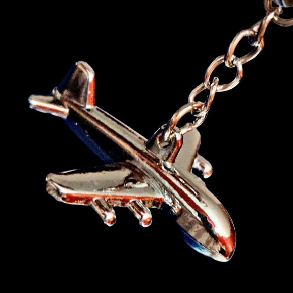 ✈️ Airplane Keychain - Picture 2 of 2